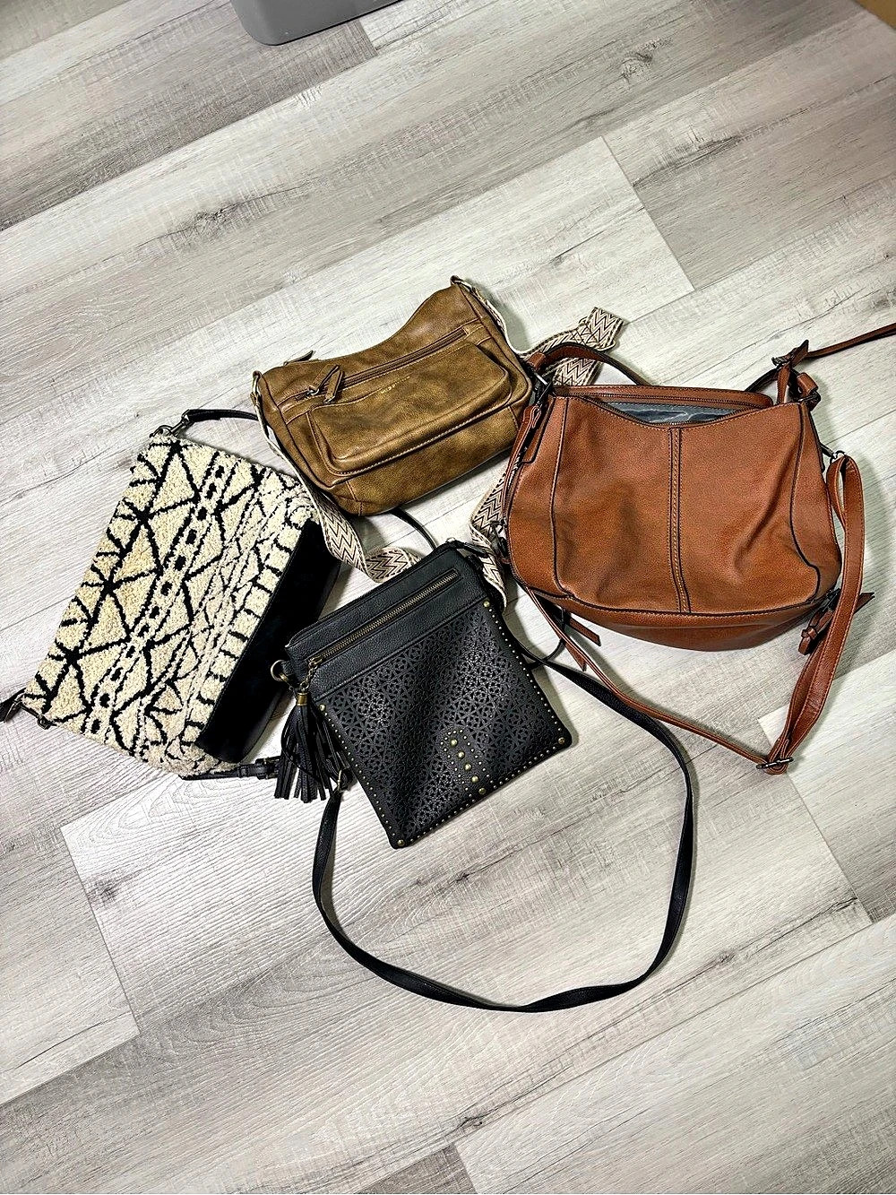 4-Piece Used Discount Purse Bundle Crossbody Shoulder Bags Mixed Styles